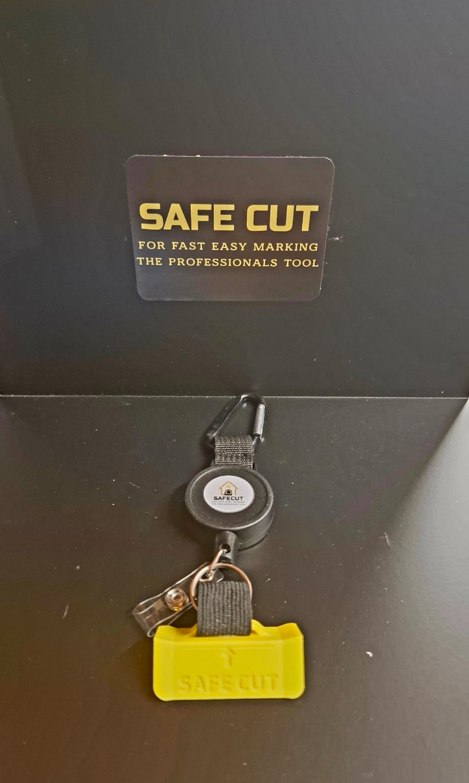 retractable safecut single